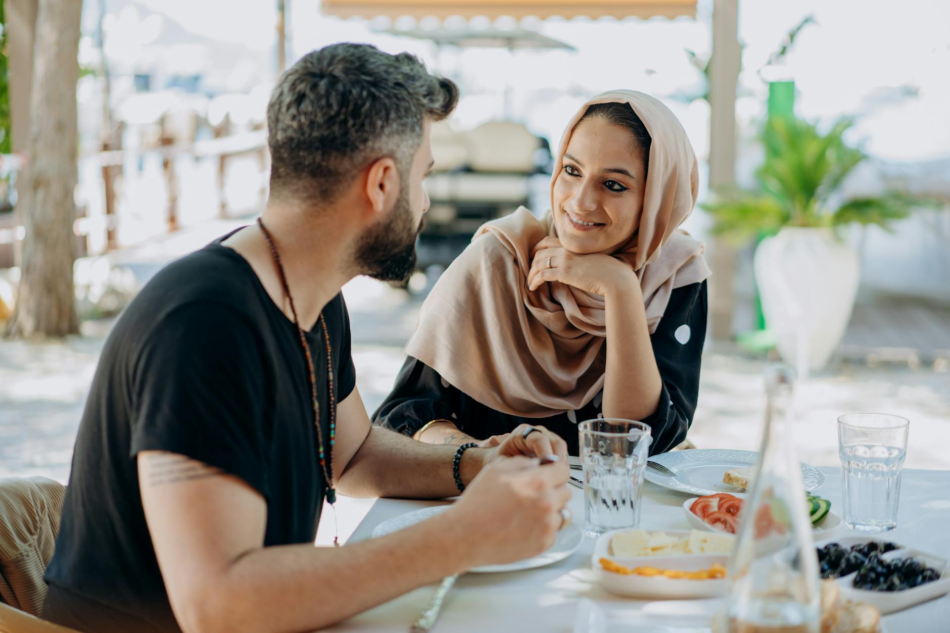 Reading Social Cues: Signs They Want More — or Want Out